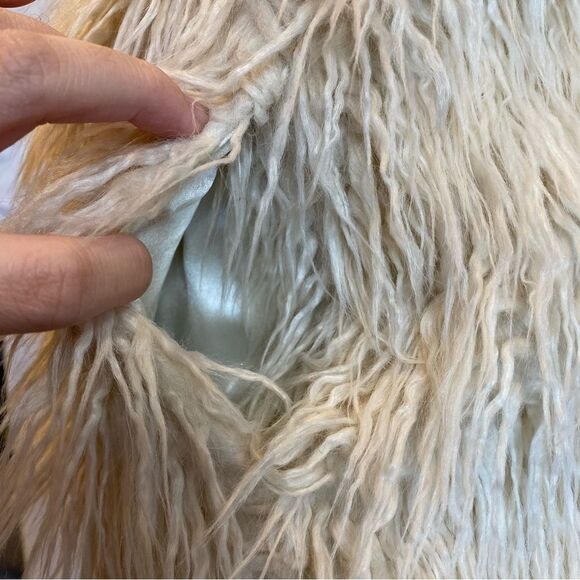 Graham and Spencer Faux Fur Cream Vest Women's M - Picture 7 of 9